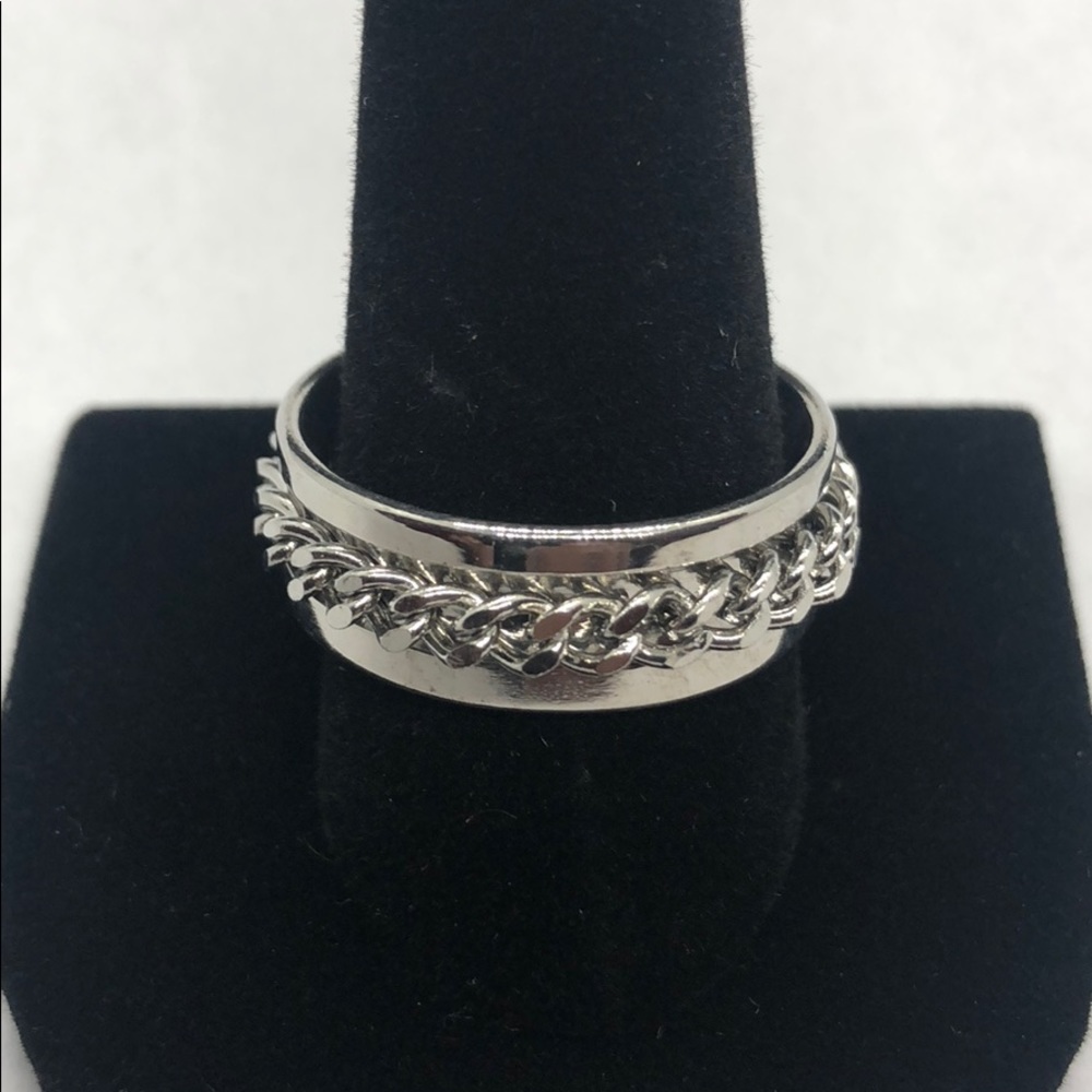 Men’s ring.